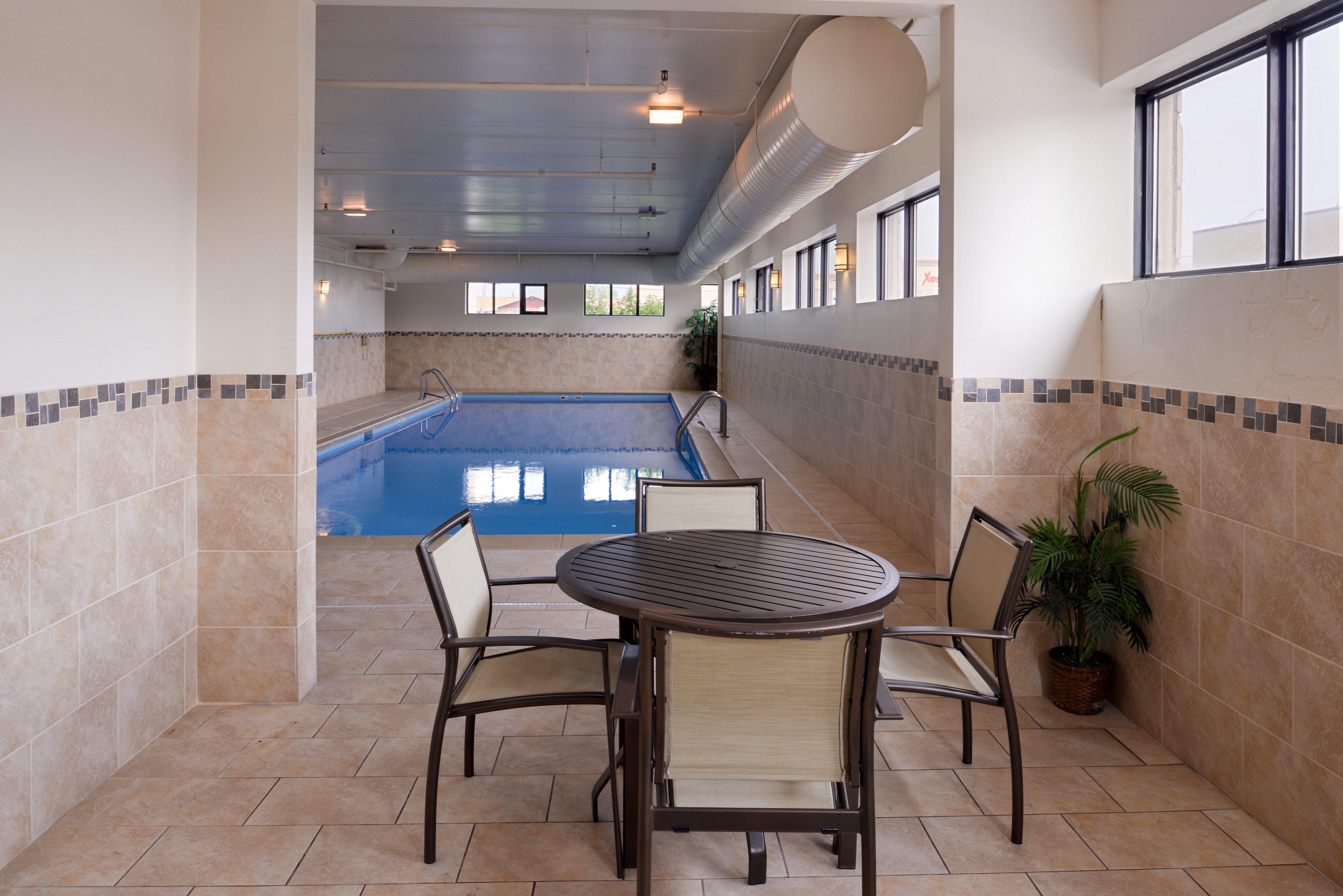 Holiday Inn Express Crestwood By Ihg Exterior photo