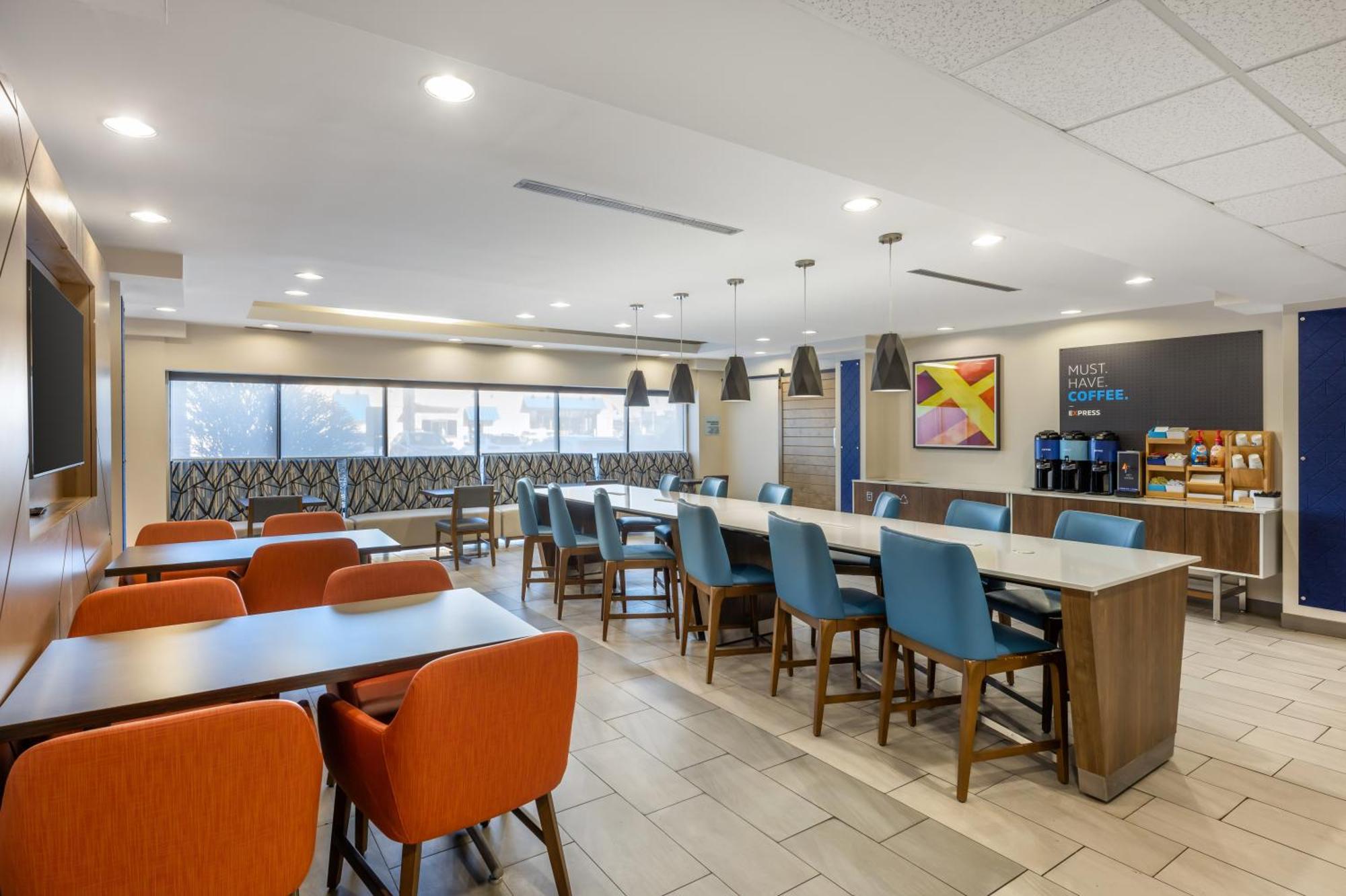 Holiday Inn Express Crestwood By Ihg Exterior photo