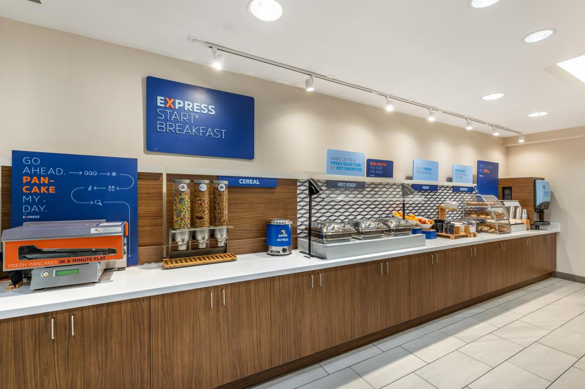 Holiday Inn Express Crestwood By Ihg Exterior photo