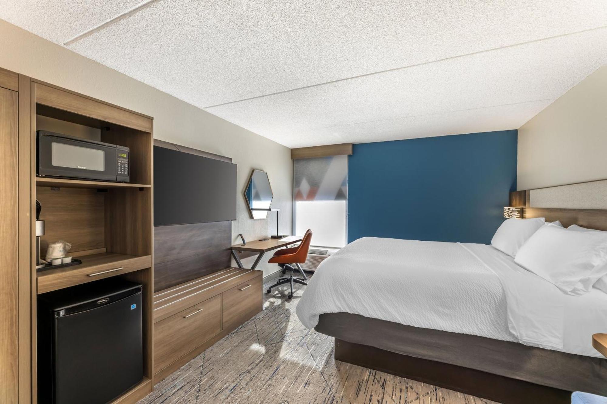 Holiday Inn Express Crestwood By Ihg Exterior photo