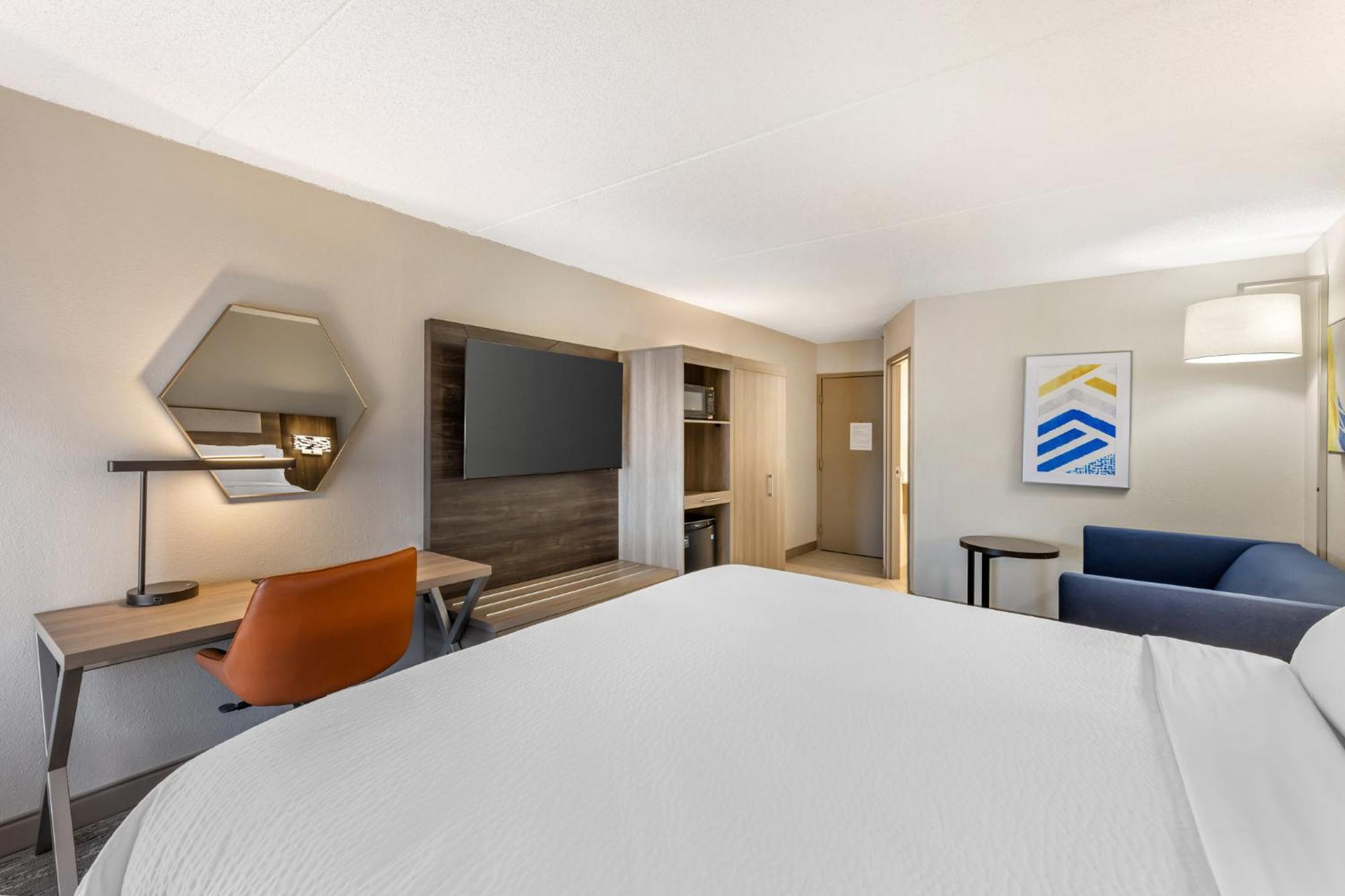 Holiday Inn Express Crestwood By Ihg Exterior photo